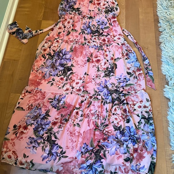 julia jordan Dresses & Skirts - julia jordan Pink Floral Maxi Dress with Lavender Blooms